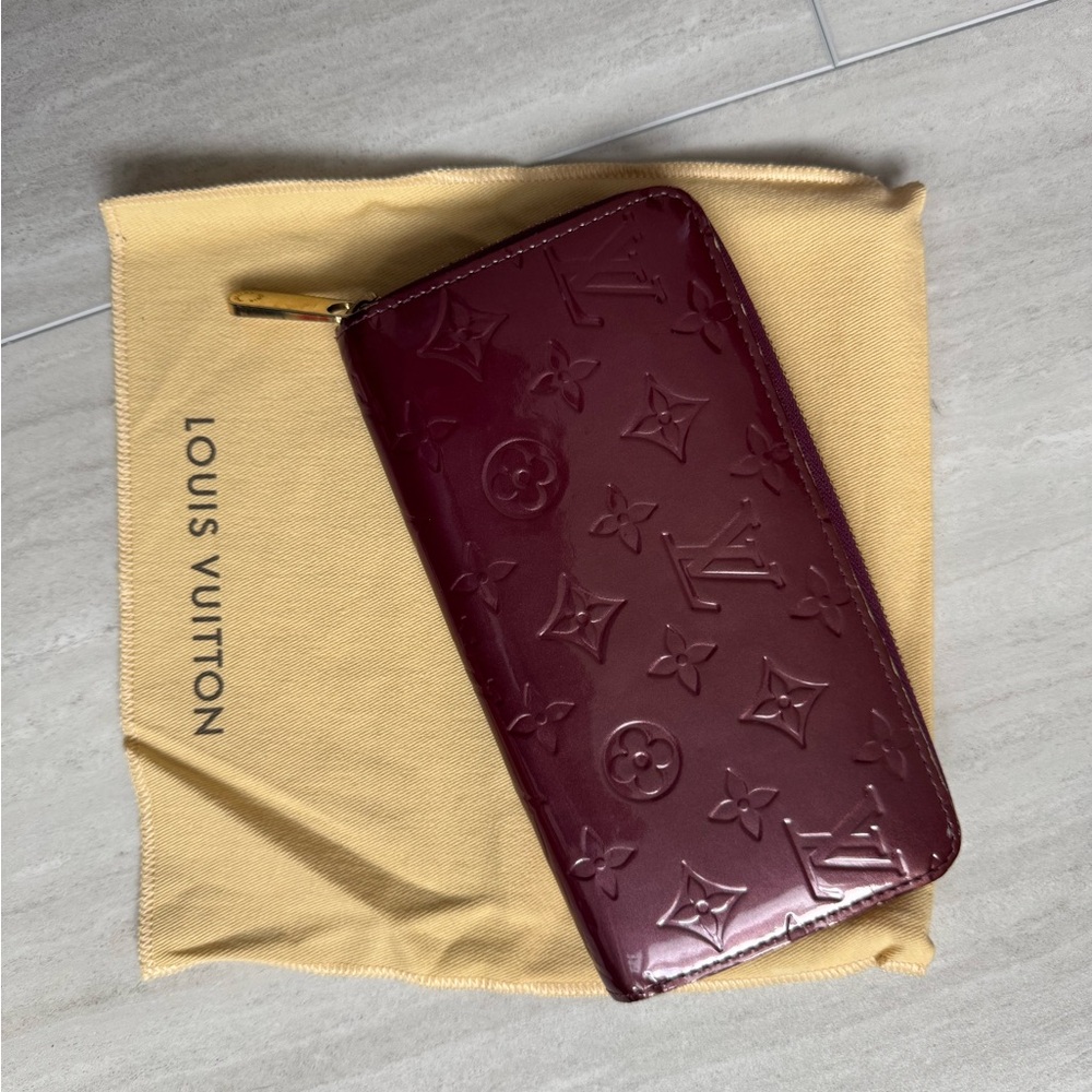 Louis Vuitton Plum Zipper Wallet